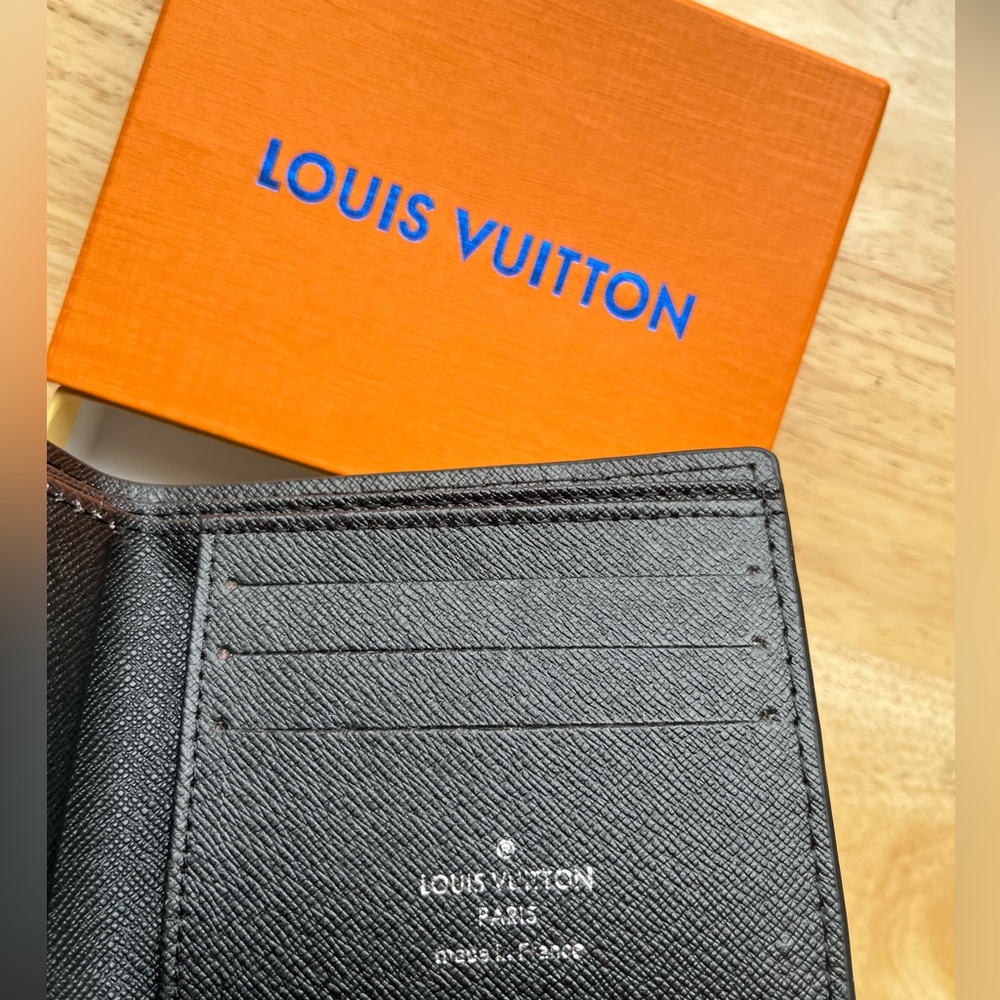 Louis Vuitton LOUIS VUITTON Wallet - Picture 3 of 3
